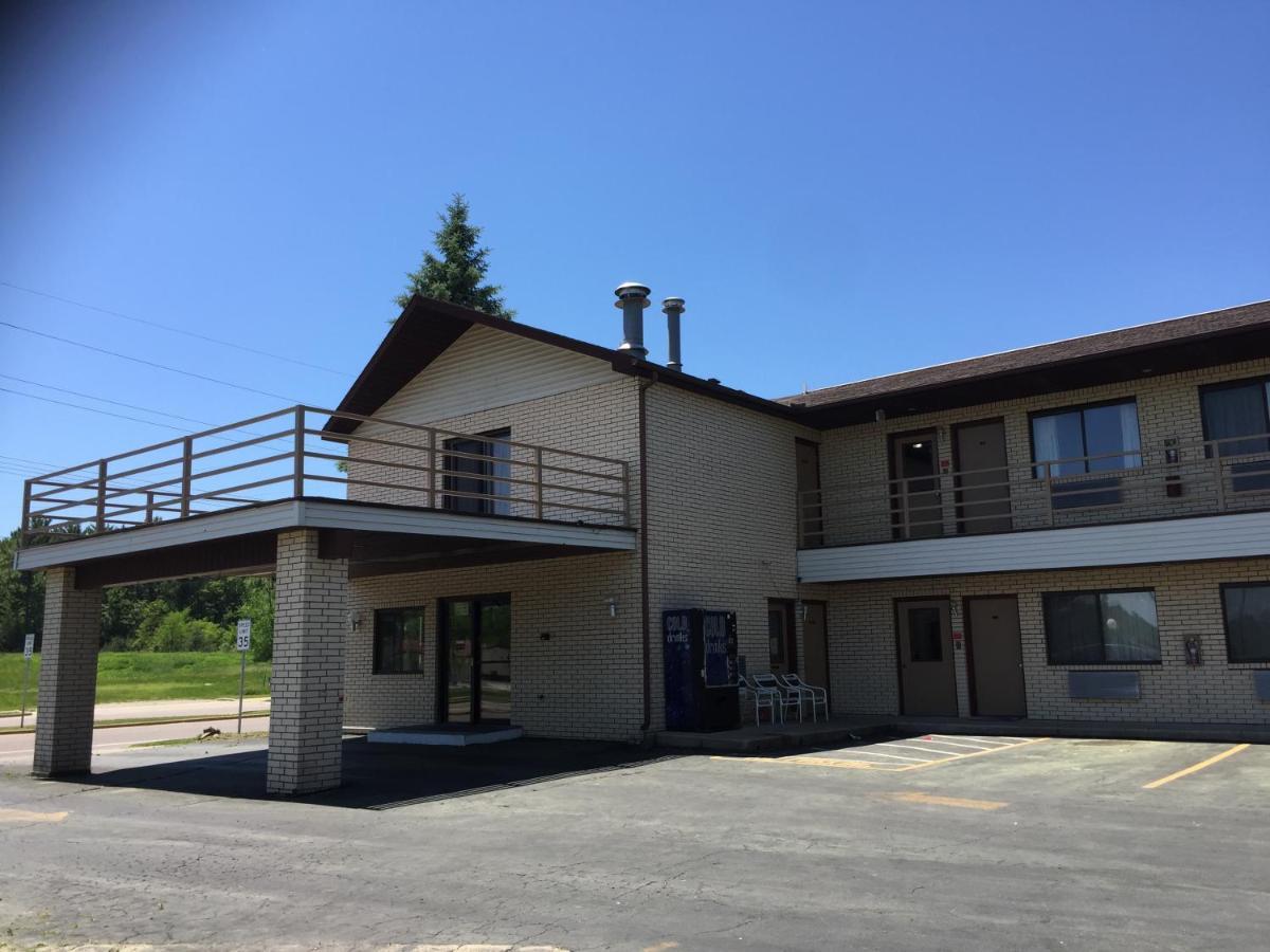 Malibu Inn Lake Delton Exterior photo